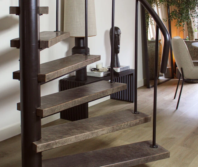wenteltrap bekleden met echt leer door belledo